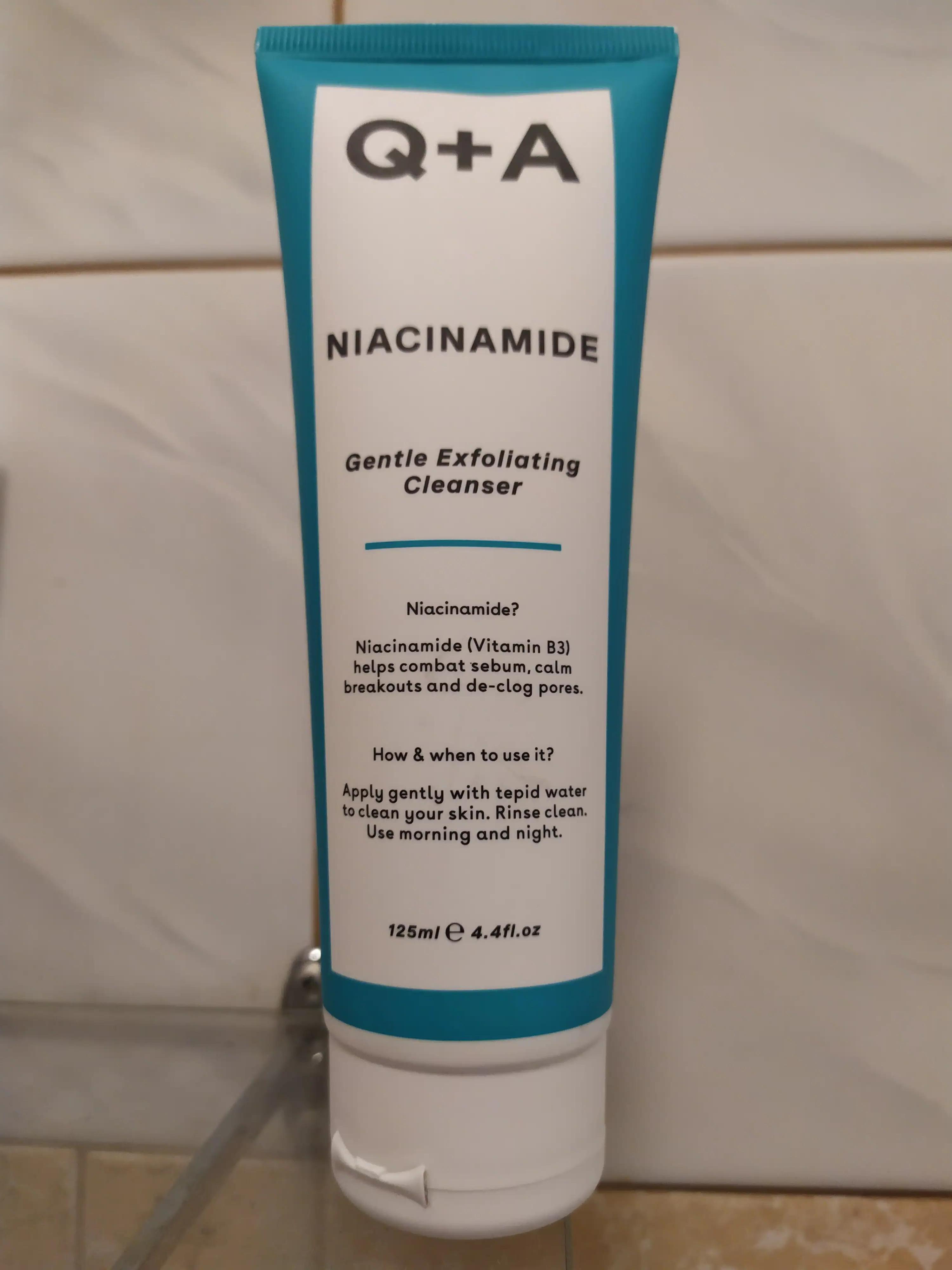 Q+A Gentle Exfoliating Cleanser + niacinamide